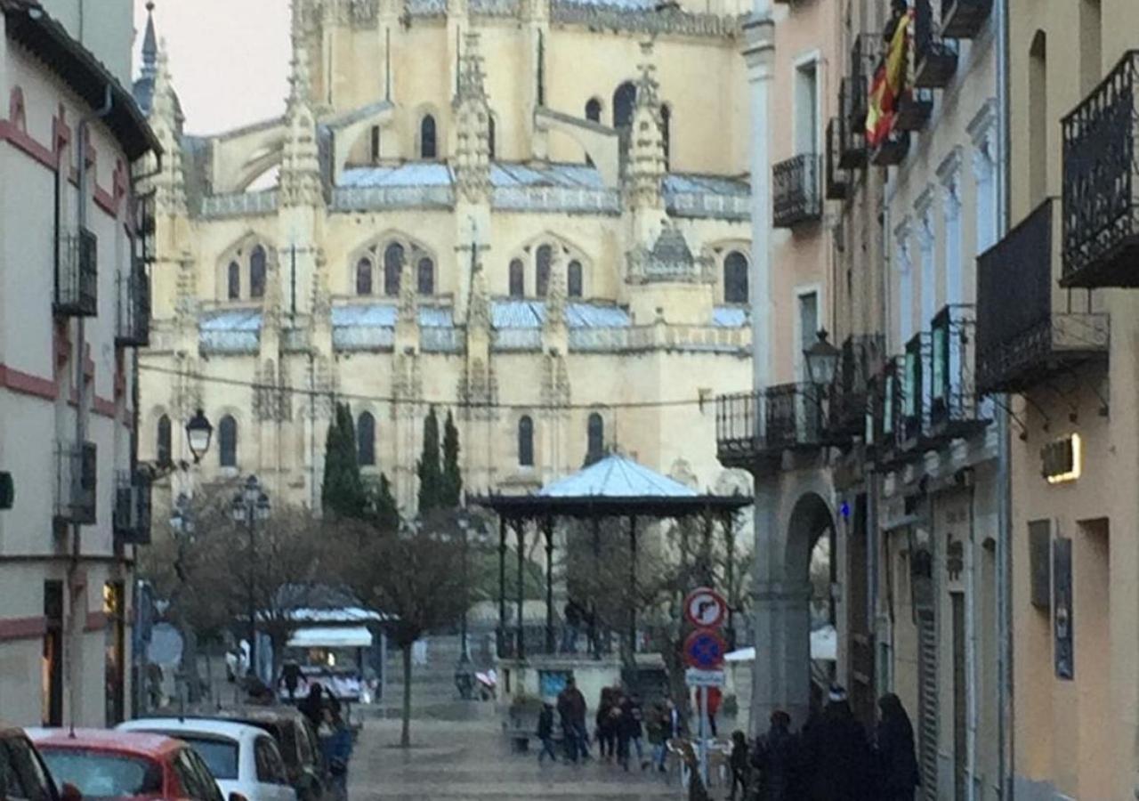 Hostal Plaza Segovia Exterior photo