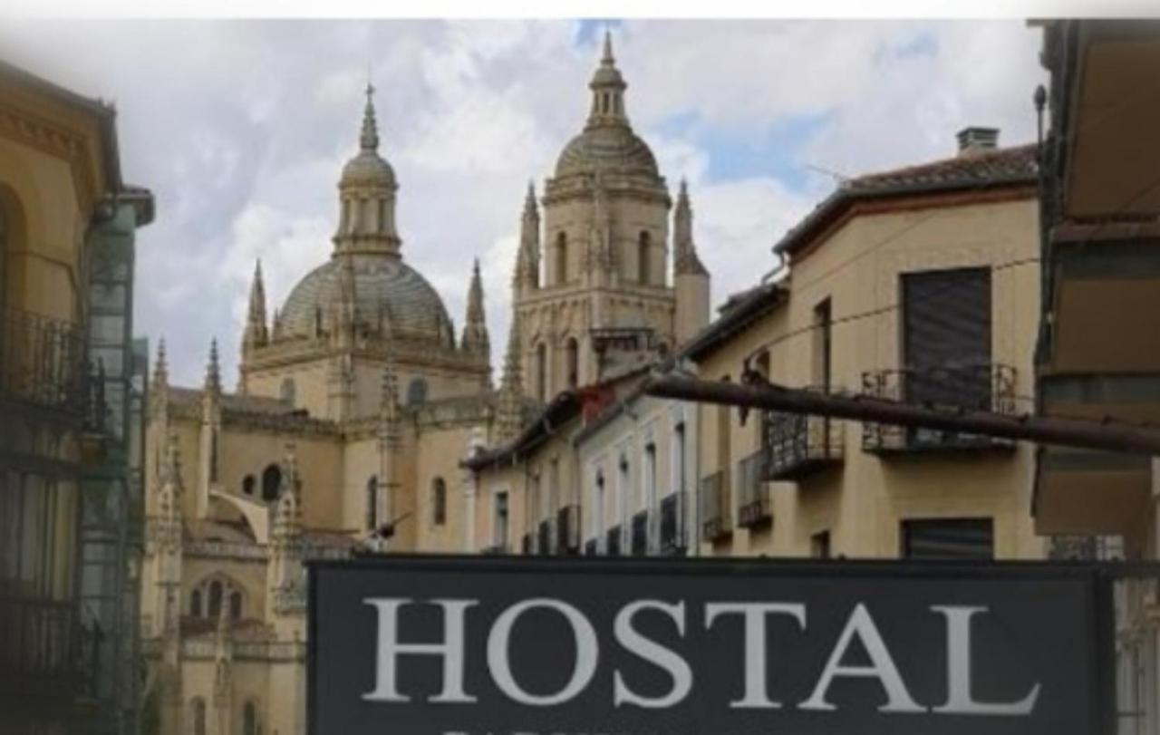 Hostal Plaza Segovia Exterior photo