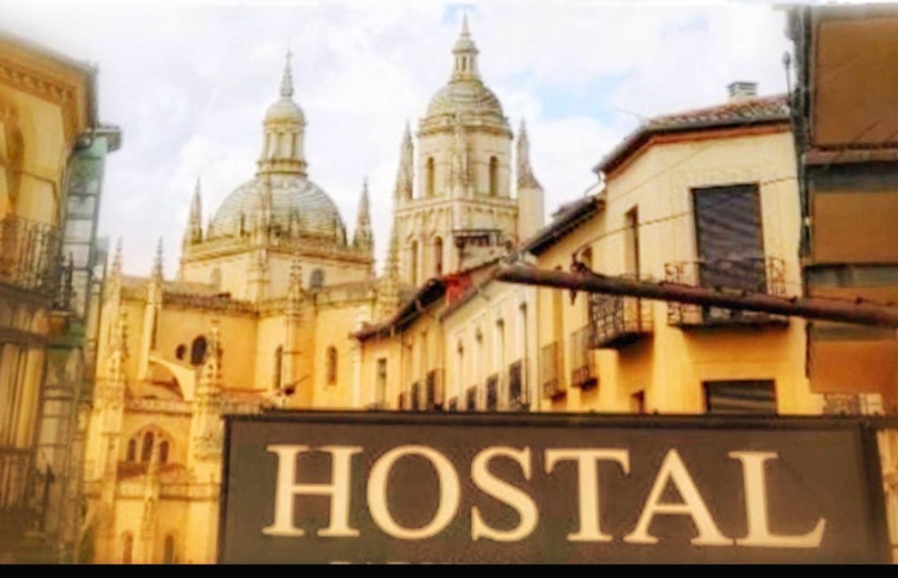 Hostal Plaza Segovia Exterior photo